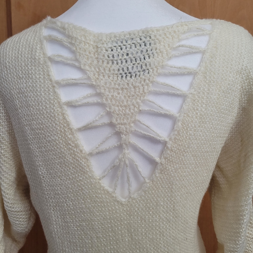 🖤 Cream Open-back Sweater - Picture 5 of 7